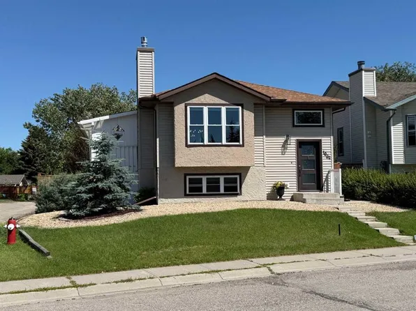 1004 W 13th St SE, High River, AB T1V 1L4