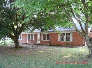 102 Greenbriar Cir SW, Calhoun, GA 30701