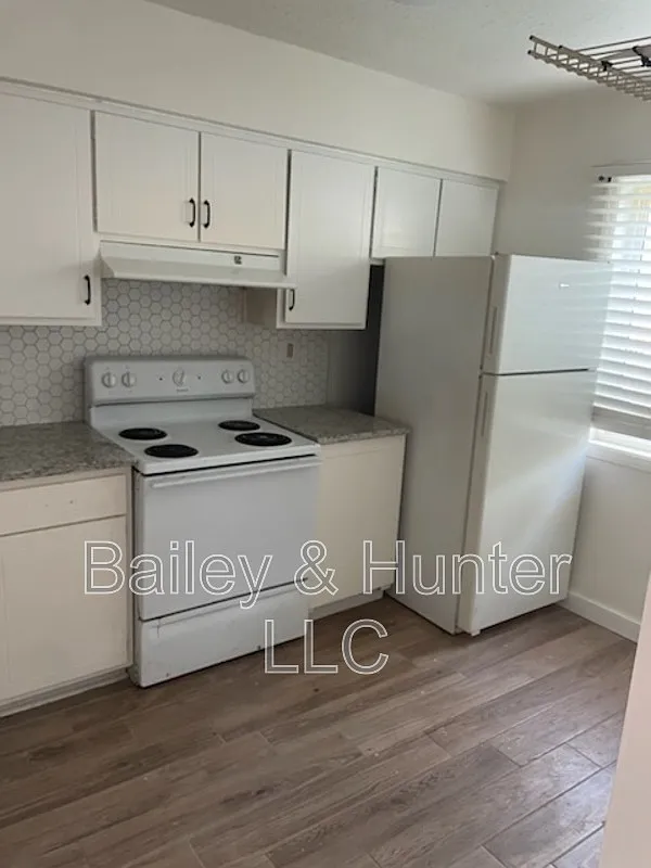 2 bed, 2.0 bath, 1200 sqft, $1,300 — Photo 2