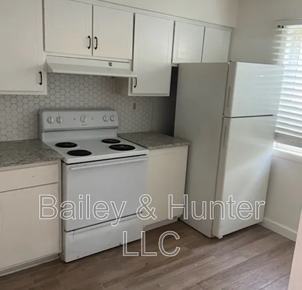 6012 Regent Mnr — Photo 2