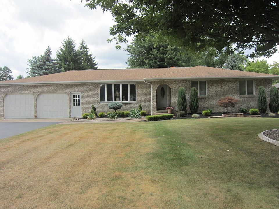 Front of house w/landscaping