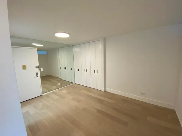 347 W 57th St, New York, NY