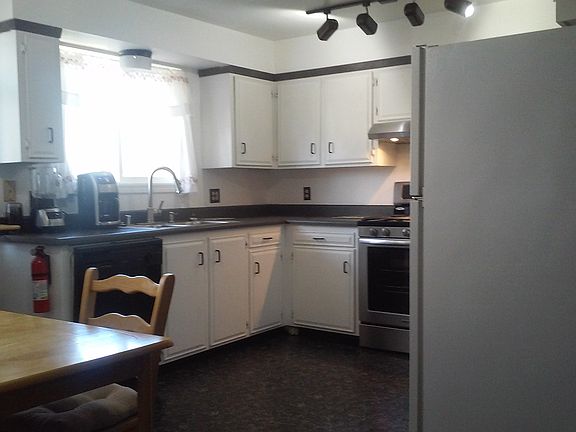 4th image of 288 NE Ernst St