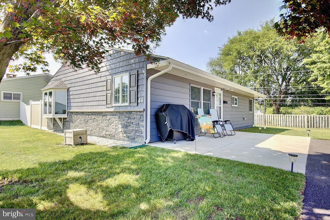 44 Blue Spruce Ln, Levittown, PA 19054 Zillow