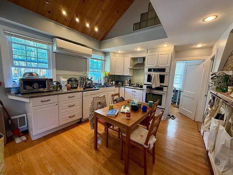405 Benefit St #B — Photo 3