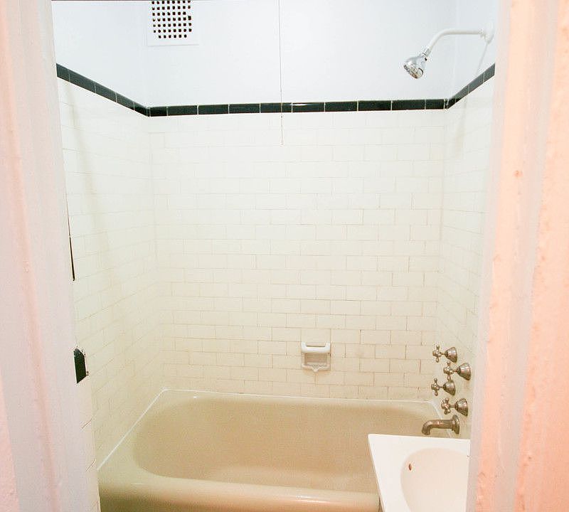 1st image of 11 Waverly Pl APT 9B