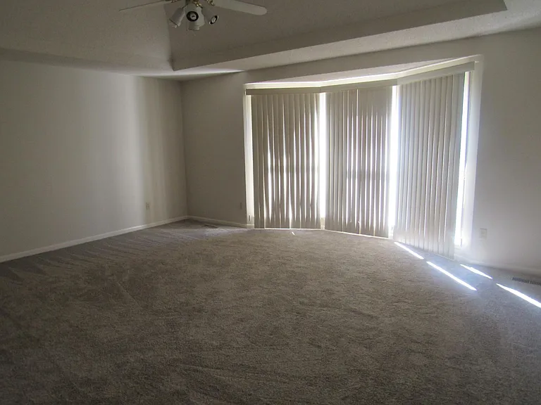 8709 N Lathrop Ave — Photo 6