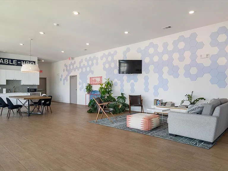 4361 S Congress Ave #323 — Photo 4