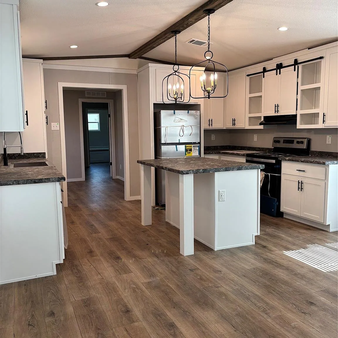 3 bed, 2.0 bath, 1153 sqft, $1,650 — Photo 3