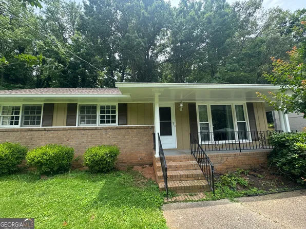 827 San Miguel Dr, Stone Mountain, GA 30083