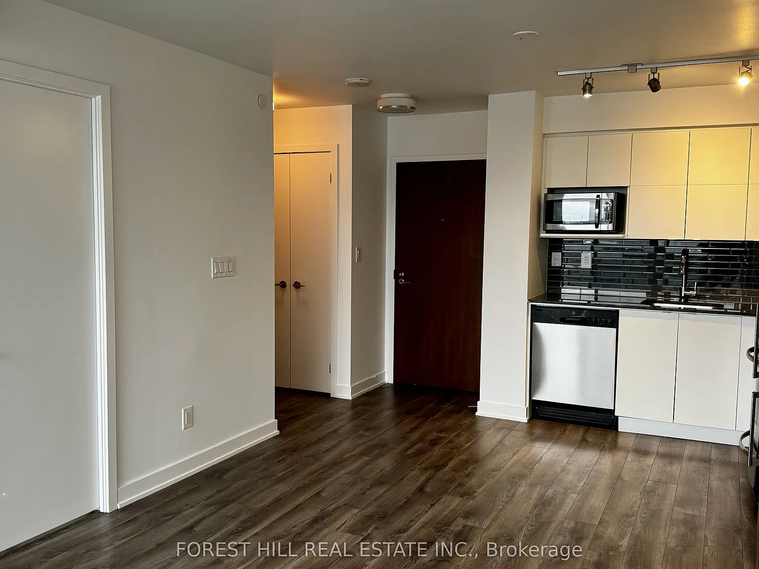 2 bed, $2,500 — Photo 2
