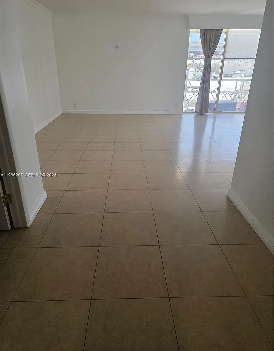 Turnberry Towers Condo — Photo 4