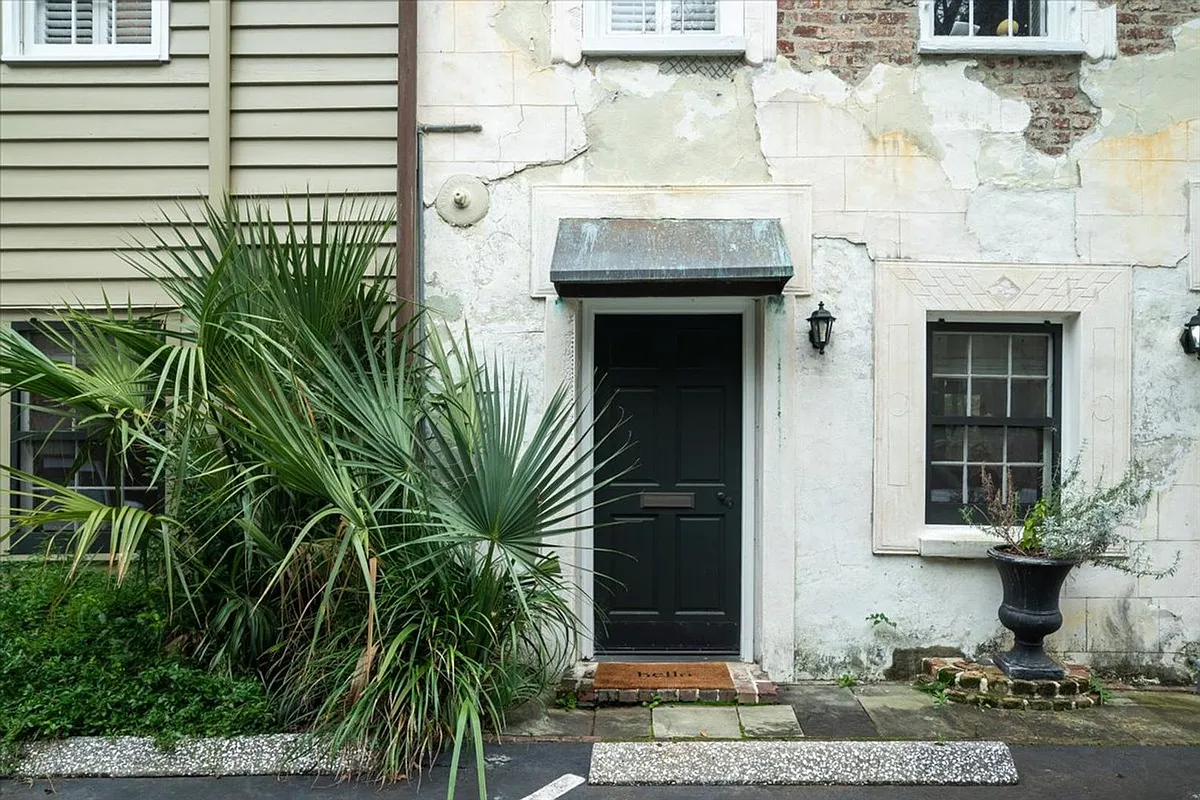 Building Photo - 53 Hasell St #J
