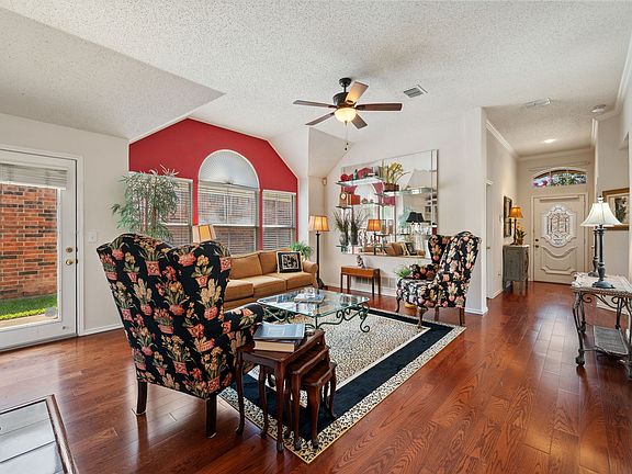 3rd image of 6860 Saddletree Trl
