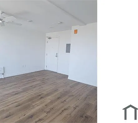321 E Florence Ave — Photo 11