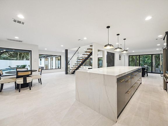 4th image of 203 Cove Creek Lane