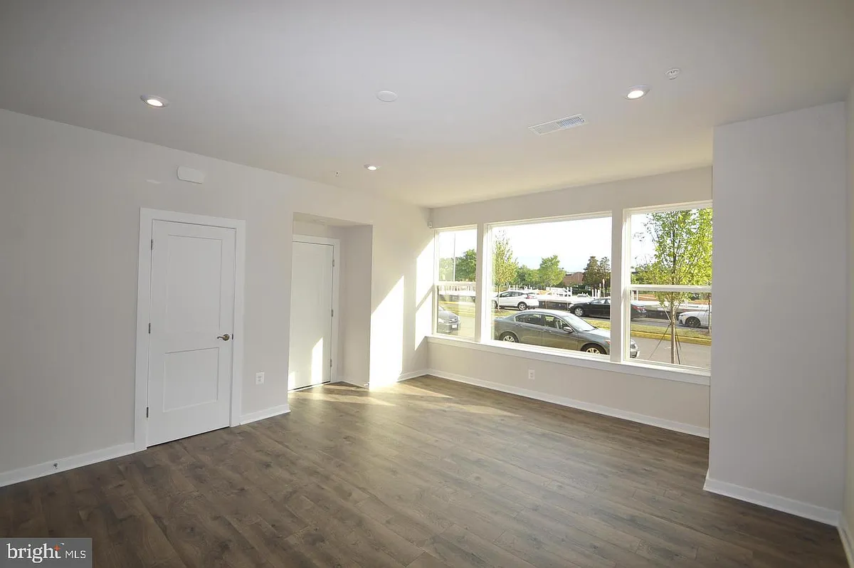 Building Photo - 13518 Sayward #99