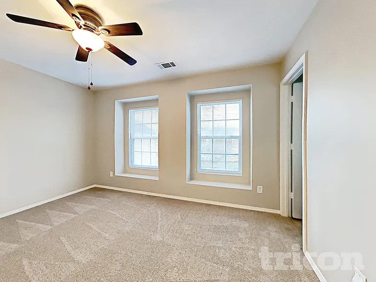 4560 Stone Mountain Dr — Photo 12