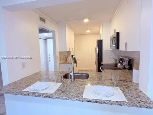 871 NE 207th Ter #4-102, Miami, FL 33179