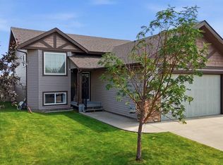 70 W Rozier Close, Sylvan Lake, AB T4S 0B7