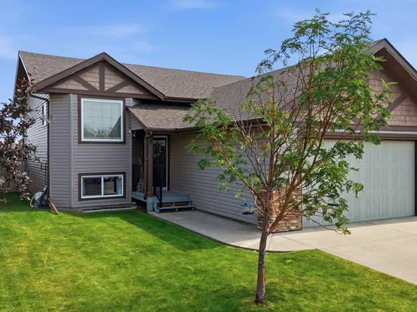 70 W Rozier Close, Sylvan Lake, AB T4S 0B7