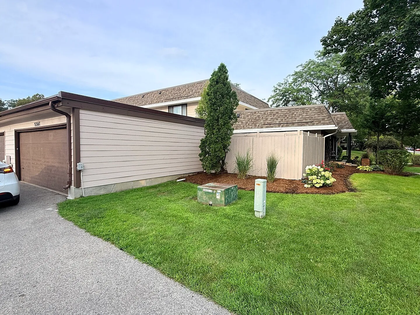 2 bed, 833 sqft, $1,850 — Photo 2