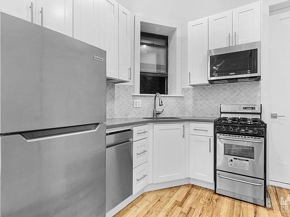 3rd image of 147 E 30th St APT 1B