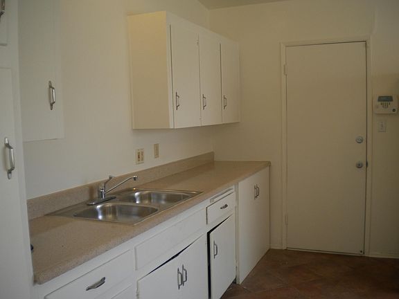 2nd image of 4813 Oregon St