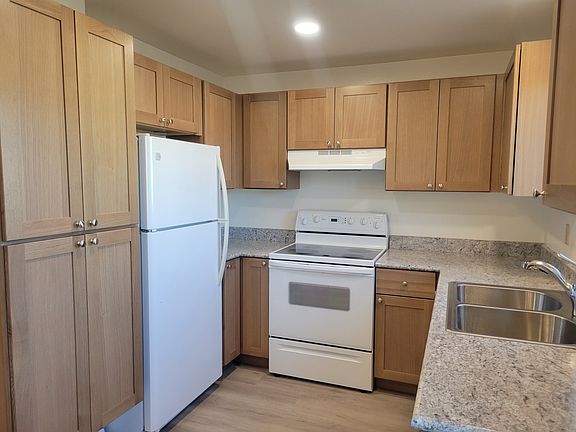 4th image of 3214 Stephens Ave S #3