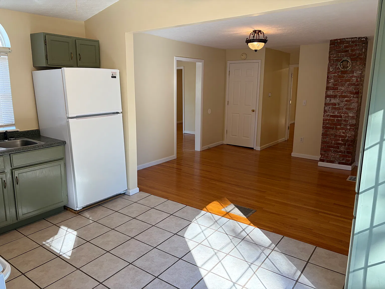 2 bed, 1200 sqft, $1,200 — Photo 2