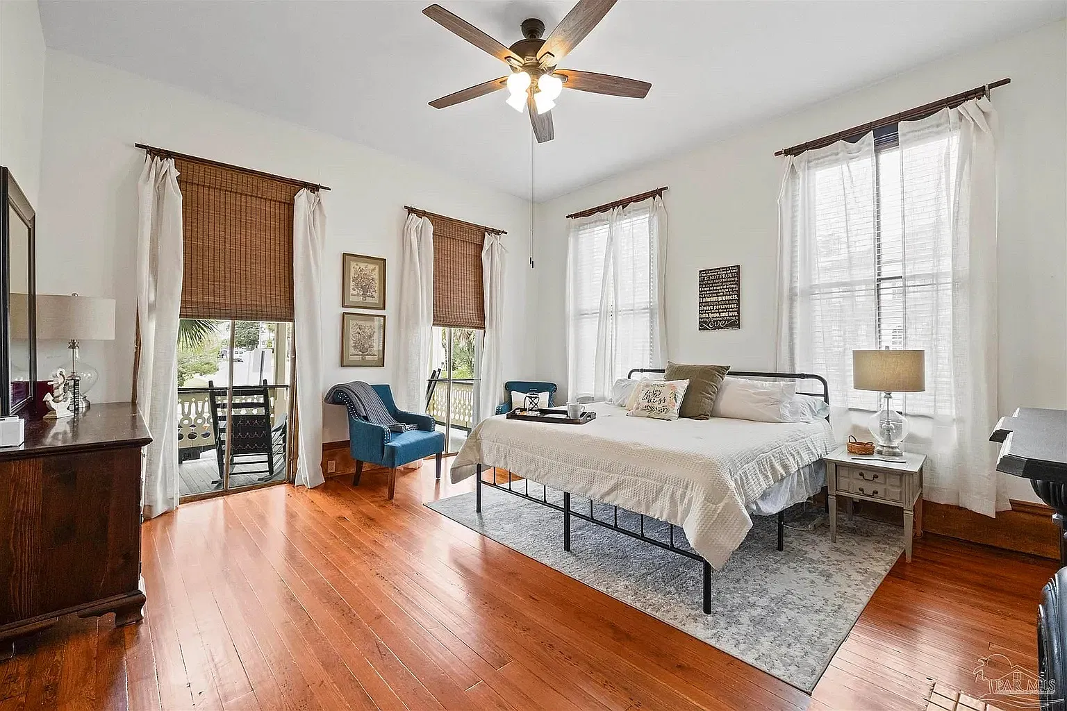 1 bed, 900 sqft, $2,400 — Photo 3