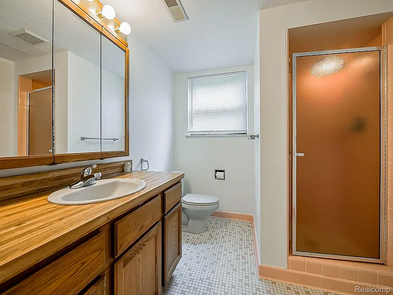7580 Thornwood St — Photo 52