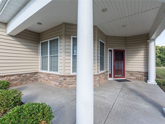 2nd image of 114 Gateway Dr