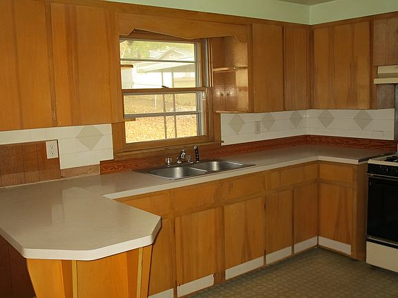 4th image of 112 Walnut St