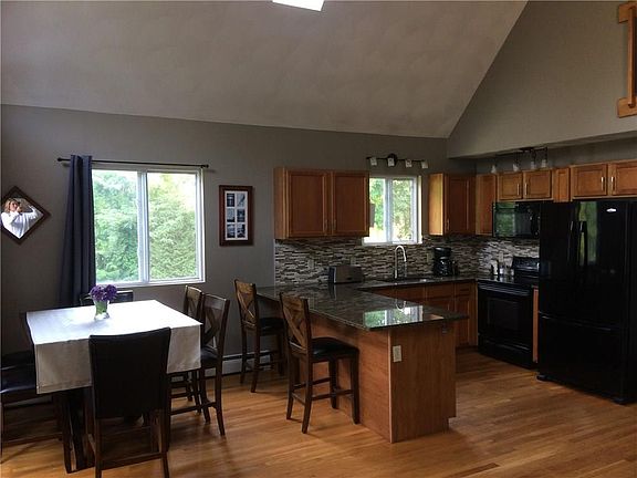 5th image of 25 Burlingame Dr
