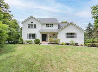 22 Honeysuckle Ct, Stormville, NY 12582