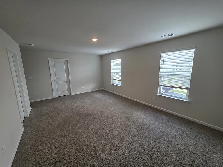 239 Londonshire Dr — Photo 16