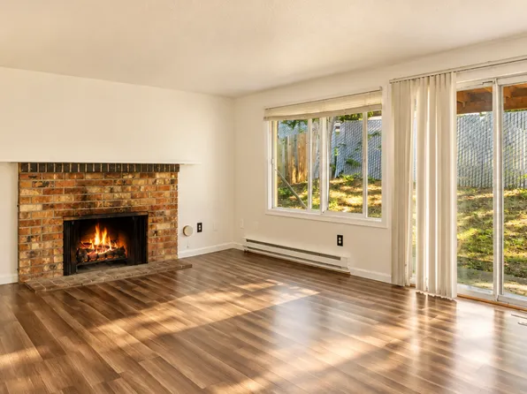 21614 29th Ave S APT 1, Des Moines, WA 98198
