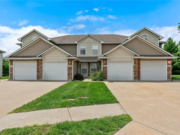 9001 SW Gala Dr, Blue Springs, MO 64064