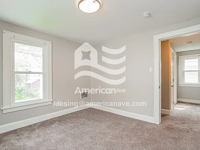 1389041_011_bedroom_12.jpg