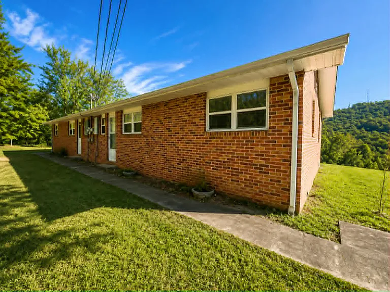 1332 Huger St — Photo 3