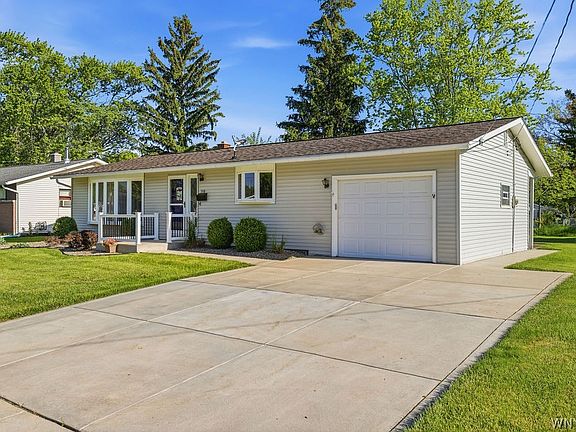 2nd image of 558 Applewood Dr