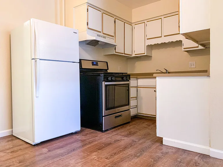 MOVE IN SPECIAL Studios @ $749.00 — Photo 25