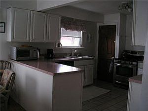4th image of 370 Knowlton Ave