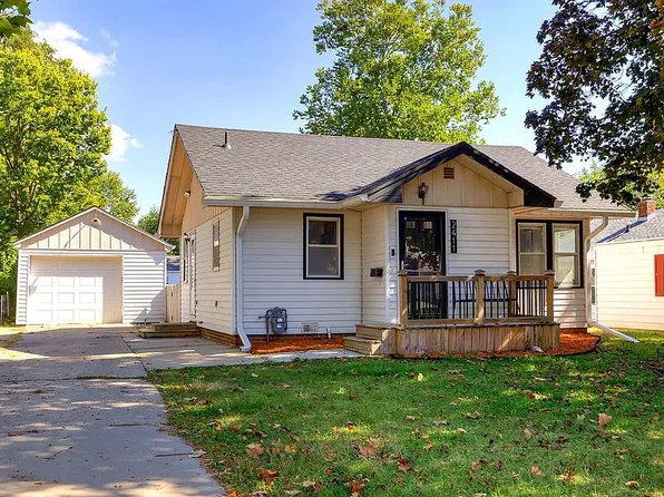 2411 50th St, Des Moines, IA 50310