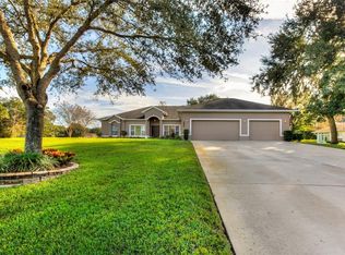 3827 Oak Pointe Dr, Lady Lake, FL 32159
