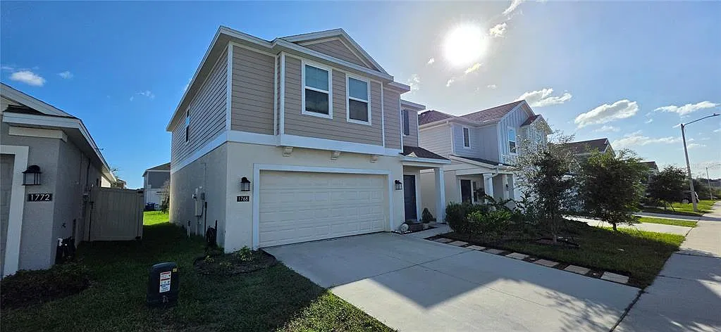 4 bed, 2.5 bath, 1870 sqft, $2,200 — Photo 2
