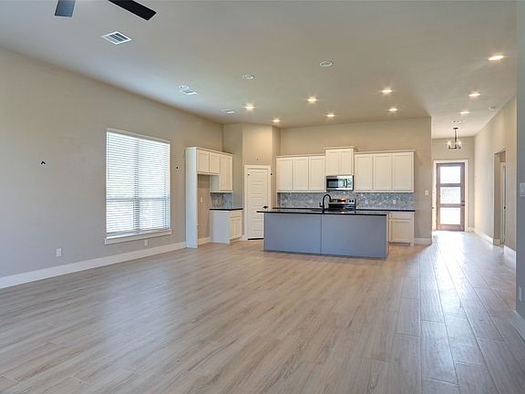 4th image of 202 Pennington Rd