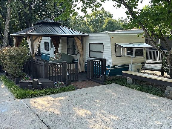2nd image of 142 Cardinal Dr