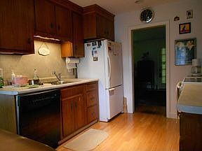 4th image of 99 Country Club Ln